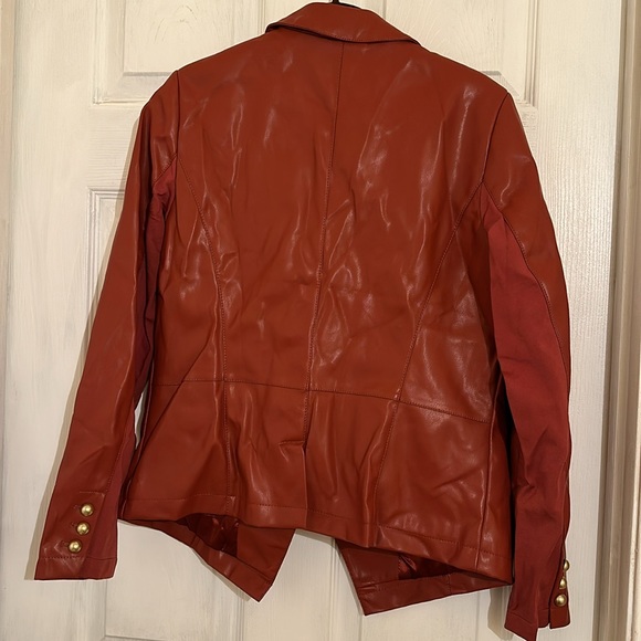 Blazer - Picture 3 of 4